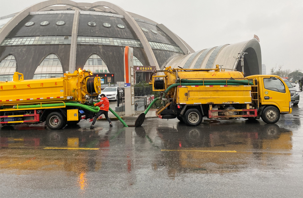 吴边村商场管道清淤