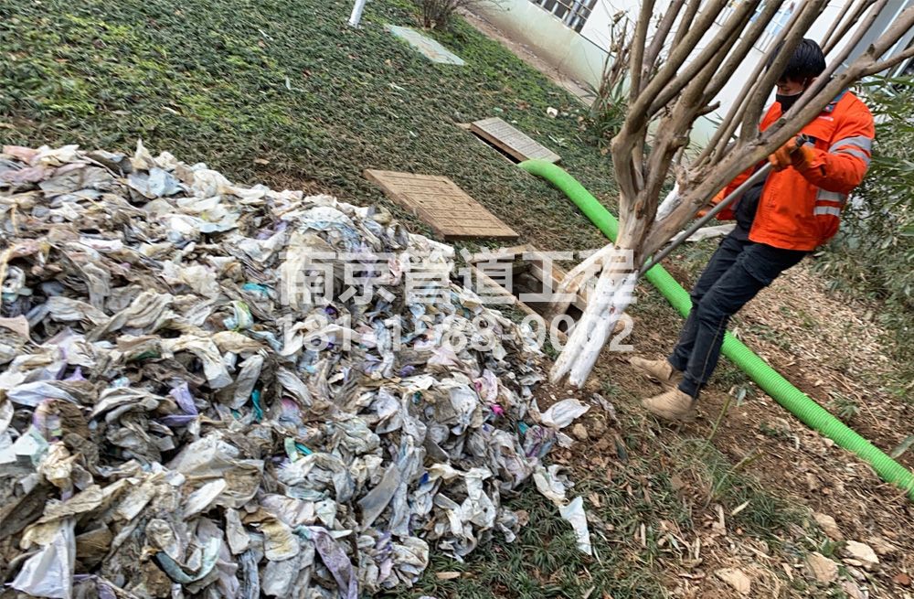 315吴边村化粪池垃圾清理